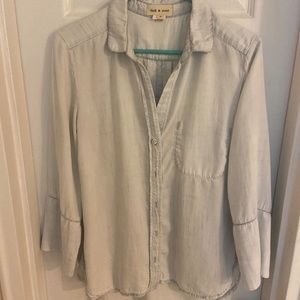 Cloth and Stone Size M Chambray Button Down